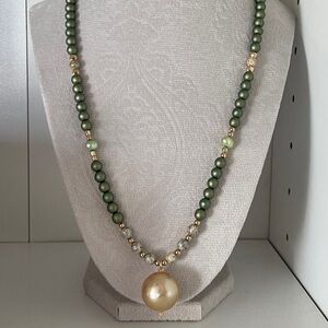 Handmade Elegant Green Beaded Necklace Vintage Style